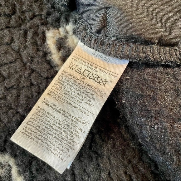 Old Navy Kids Sherpa Fleece Zip Up Skull Jacket - Picture 7 of 8